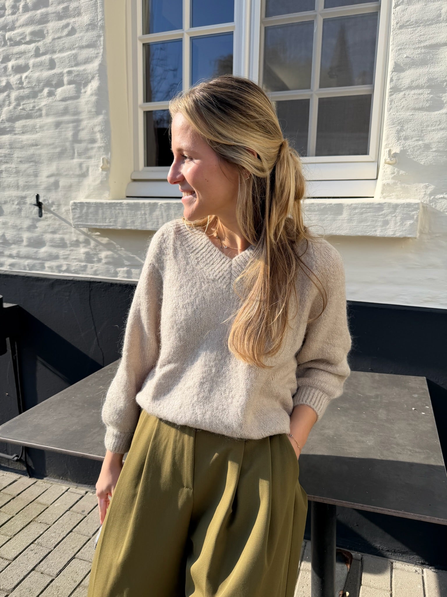 Anna V-Knit Beige