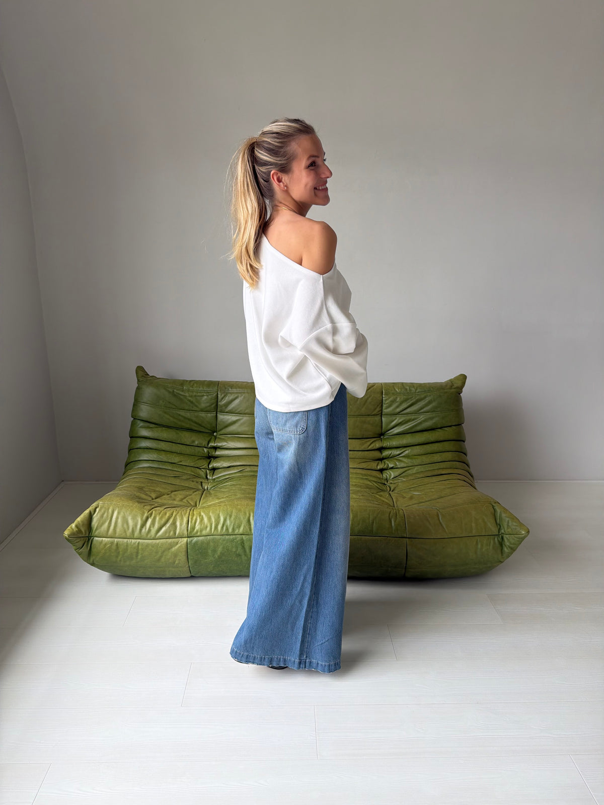 Leo Top White